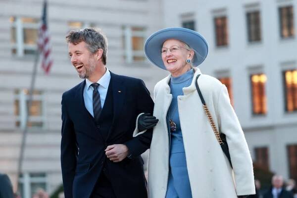 Fotky: Vládla, kouřila, ilustrovala Tolkiena. Nekonvenční dánská královna končí