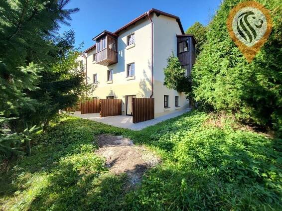 Prodej mezonetového bytu 2+kk s vlastním vchodem a terasou, 46 m2 v Zámecké ulici v Žacléři | Elite Management, realitní