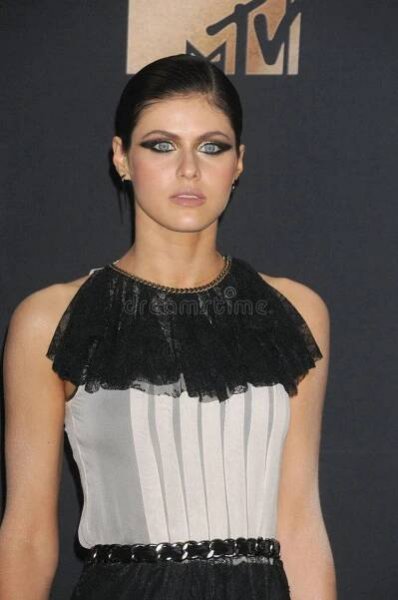 LOS ANGELES, CA - May 07, 2017: Alexandra Daddario at the 2017 MTV Movie & TV Awards at the Shrine Auditorium. Alexandra daddario stock images, royalty-free photos and pictures