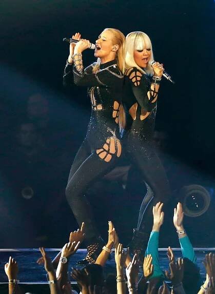 Foto: Nahá Miley Cyrus a královna Beyoncé pobraly ceny MTV