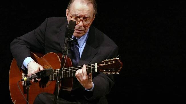 Zemřel brazilský hudebník Gilberto. Jednoho z otců bossa novy proslavila Dívka z Ipanemy