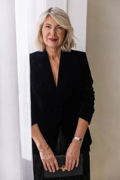 Šik v každém věku: Helena Harabinová nosí moderní outfity i po šedesátce