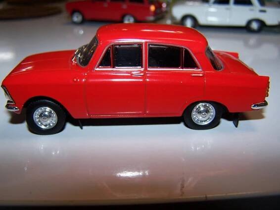 MOSKVIČ 408 1/43 model ne ABREX, KADEN, IXO, DE AGOSTINI