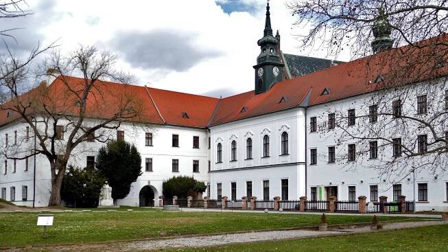 Opatství Staré Brno Řádu sv. Augustina (Společenské centrum) • Mapy.com