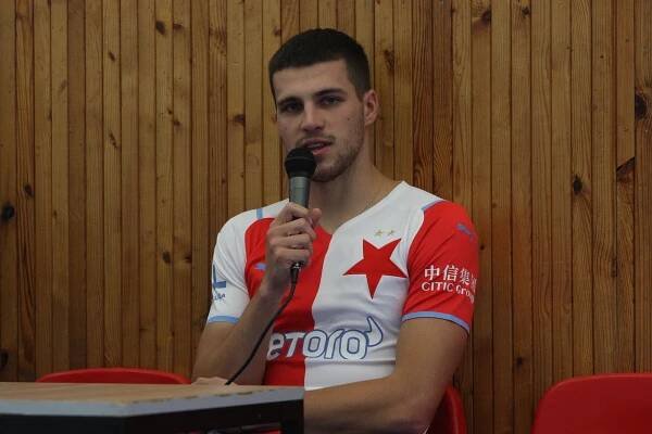Jurásek vzal přítelkyni na Maledivy, odpočívá hlavně doma na Slovácku