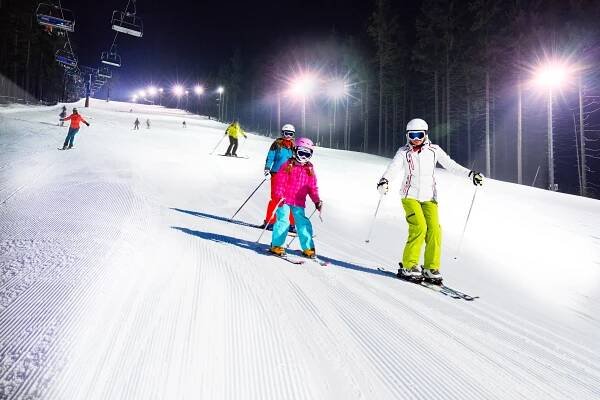 Skipas ve Špindlerově Mlýně zdraží na tisícovku, levnější bude v e-shopu
