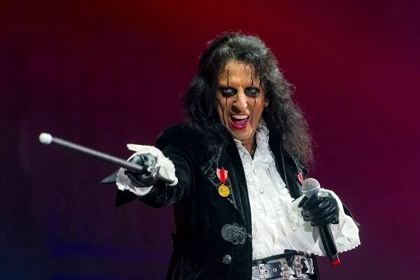 Living Legends: Alice Cooper On His Band's Reunion, Ozzy Osbourne Kinship & Famous 