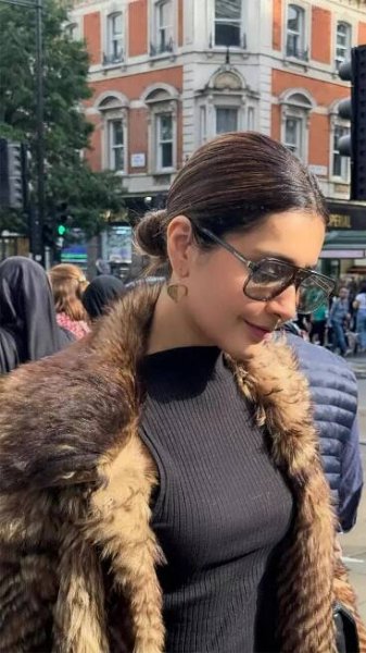 Raashii Khanna lights up London streets