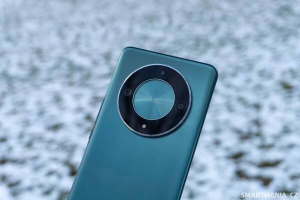 Zadní strany s fotoaaparáty telefonu Honor Magic 6 Lite
