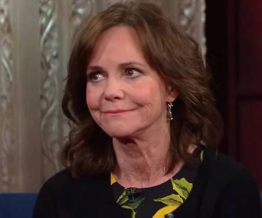 Sally Field Biography - Facts, Childhood, Family Life & Achievements