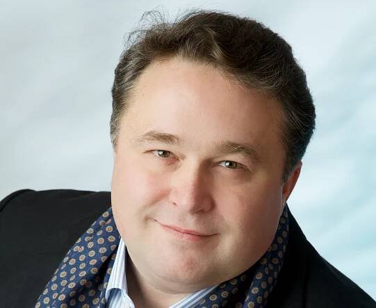 Sólista Vídeňské státní opery Jörg Schneider zazpívá s Královédvorským chrámovým sborem na koncertu KPH ve Dvoře Králové