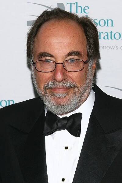 Dr. David Baltimore, lauréat du prix Nobel, assiste au gala du laboratoire Jackson à l’hôtel Pierre, New York, en smoking.