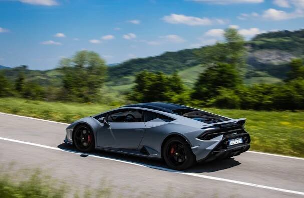 Chytit býka za rohy: Prohnali jsme ohromující Lamborghini Huracán Tecnica po italských okreskách