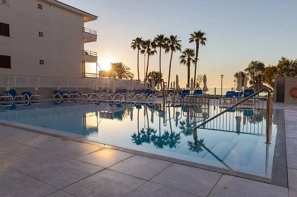 Letecky na Mallorcu: 3* hotel přímo u písčité pláže s all inclusive v ceně