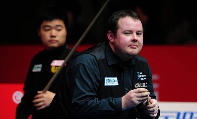 Stephen Lee of England playing snooker.