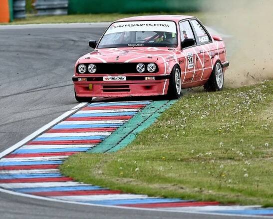 Závod historických legend i návrat skvostu. Automotodrom rozburácí Histo Cup
