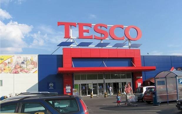 Tesco chce usnadnit začlenění ukrajinských uprchlíků nabídkou až 500 neobsazených pracovních příležitostí | Kurzy.cz
