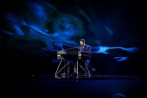 The Netherlands: Duncan Laurence Releases Acoustic Version of “Arcade”