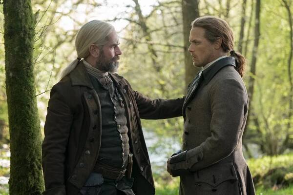 Cizinka - Série 5 - Hořící kříž - Z filmu - Duncan Lacroix, Sam Heughan