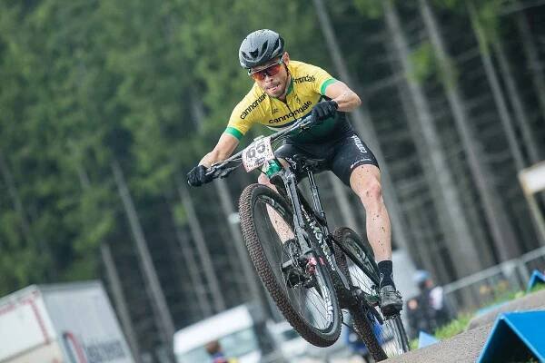 Závod Světového poháru v kategorie mužů Elite v cross country horských kol v Novém Městě na Moravě.