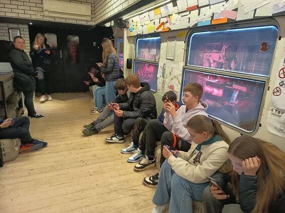 Osmáci navštívili Revolution train – Základní škola Plumlov, okres Prostějov, příspěvková organizace