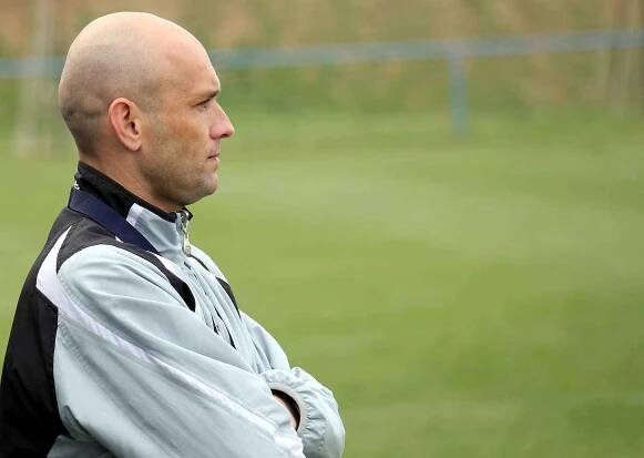 Fotbalisté Kralic na Hané v derby podhlehli na domácím hřišti Určicím 1:4 a připsali si čtvrtou jarní porážku. Nový trenér Kralic na Hané Petr Gottwald.
