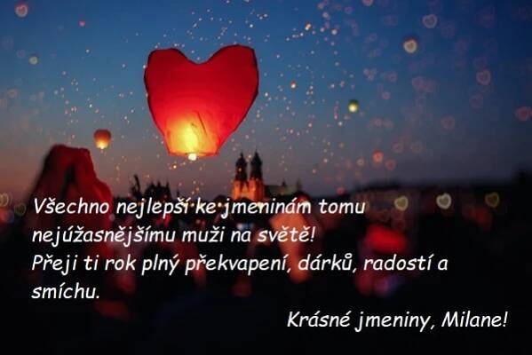 Přání krásných jmenin Milanovi na pozadí nočního davu pouštějícího hořící lampiony ve tvaru srdce do vzduchu.