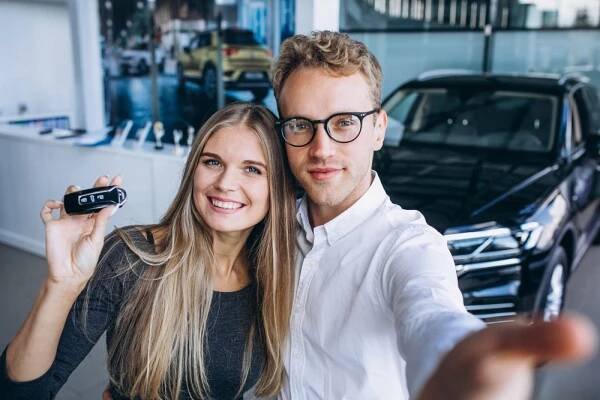 Co řídí rozhodnutí žen a mužů při výběru nového automobilu?