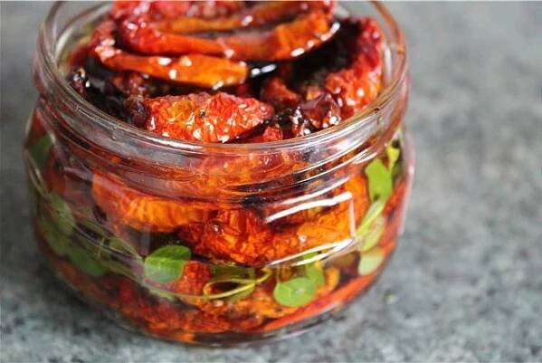 Recept na sušená rajčata v mikrovlnce na zimu doma