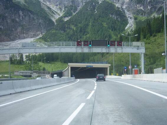 Taurský dálniční tunel