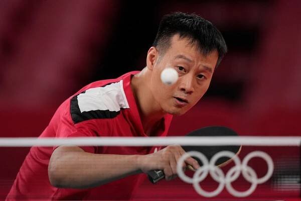Wang Jang sa neubránil, stolný tenista vypadol po prehre s Japoncom