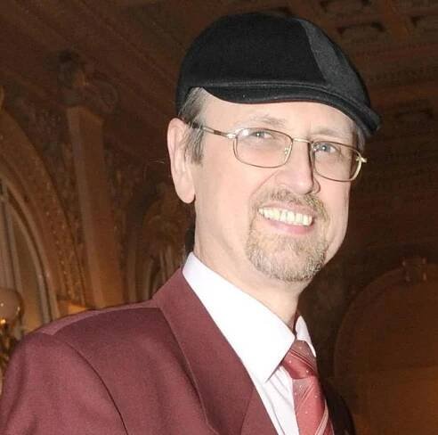Rudá televizní šlechta: Zpěvák Pavel Bartoň žije s prokletím táty a Karla Gotta