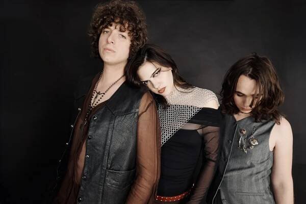 On 'Mortal Timeline,' Sunflower Bean Rebounds With Subdued Dream Pop (ALBUM REVIEW) - Glide Magazine