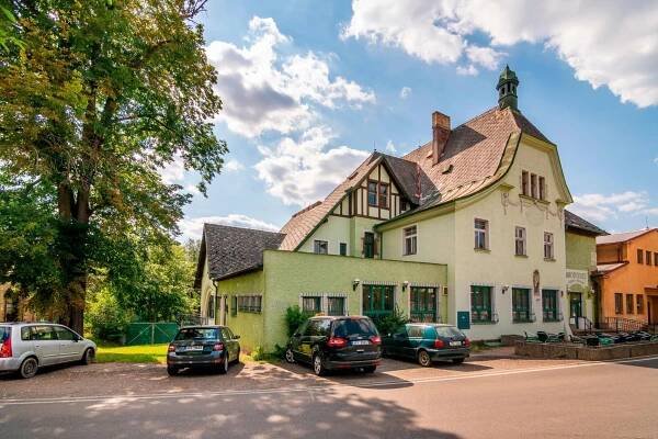 Víceúčelová historická vila s luxusní restaurací Brodce, Týnec nad Sázavou – QARA