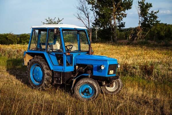 Jedu do hor, orat brambor: Zetor 6911 je pracant, který si na eleganci nepotrpí