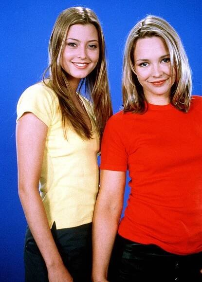 Carla Bonner and Holly Valance as Stephanie and Felicity Scully in Neighbours.
