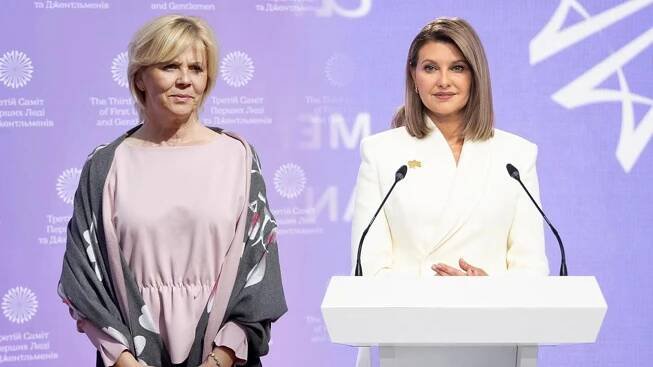 Eva Pavlová: Na summit v Kyjevě vyrazila v růžové, Olena Zelenská vsadila na bílou