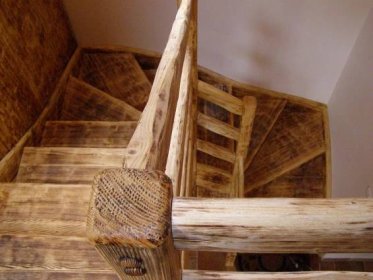 Truhlářství Michal Semrád | Vyrábíme nábytek ze dřeva i lamina na míru,zakázkový nábytek,kuchyně na míru. Kuchyně moderní