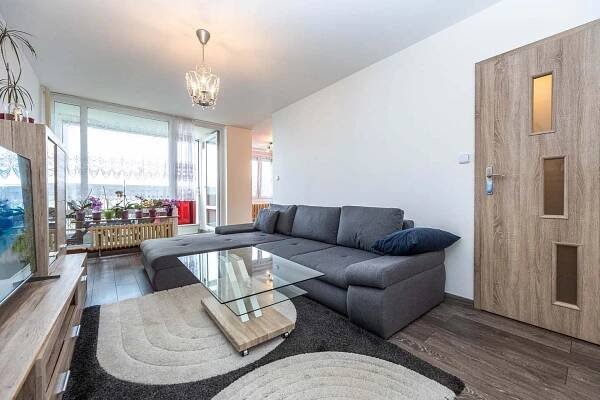 Prodej bytu 2+1 s lodžií, OV, 63m2, ul. Šiškova 1228/9, Praha 8 - Kobylisy | Reality.iDNES.cz 
