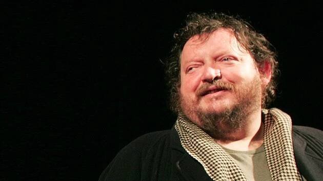 Herec Radomil Uhlíř na premiéře filmu Skřítek (březen 2005)