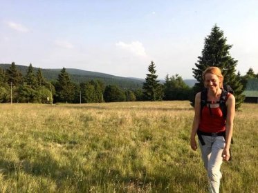 Herečka Bára Mudrová a 1000 kilometrů pěšky napříč Českem