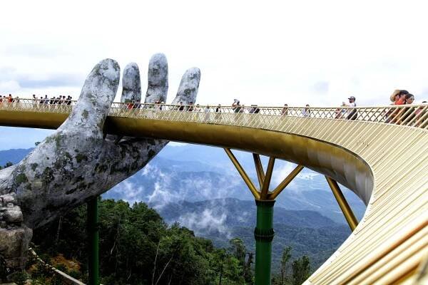 Giant hands lift up Vietnam’s Golden Bridge