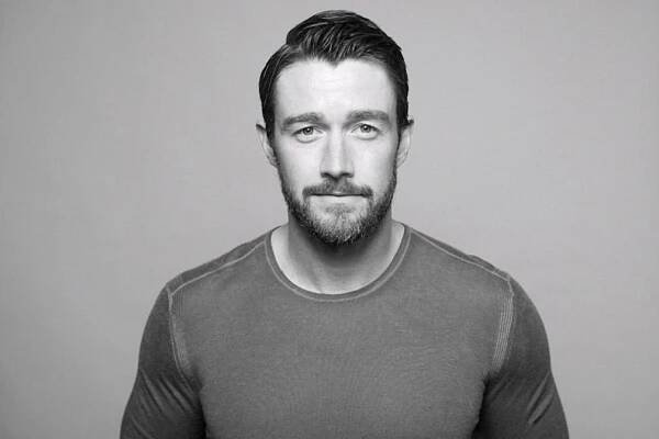 Robert Buckley Biography, Age, Height, Weight, Wife, Family - mrDustBin