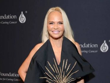Kristin Chenoweth “Loves” Using This $10 Oil on Her Laugh Lines and Crow’s Feet