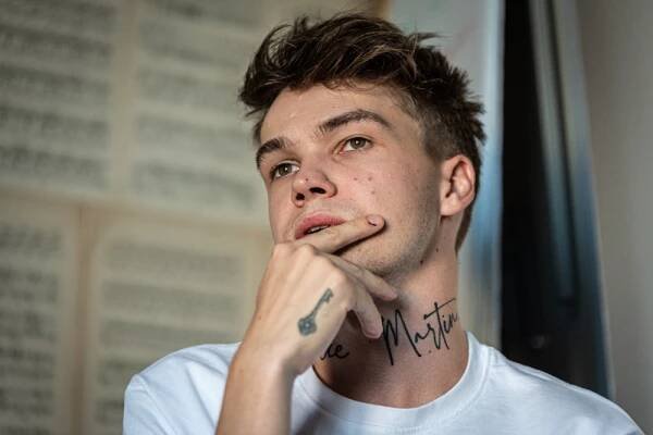 Mikolas Josef - Za dvě hodiny mi volal Snoop Dogg, že do toho jde (2/3) - musicserver.cz