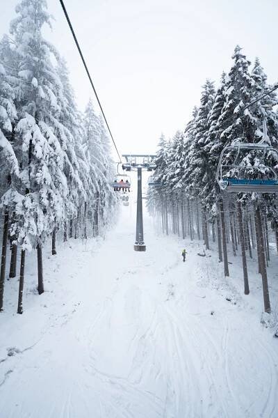 FOTO: Ski areál Ještěd zahájil slavnostně sezónu, láká i na noční lyžování