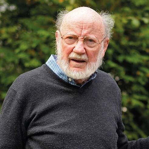 William C. Campbell: *28.6.1930, irský biochemik a parazitolog, laureát Nobelovy ceny