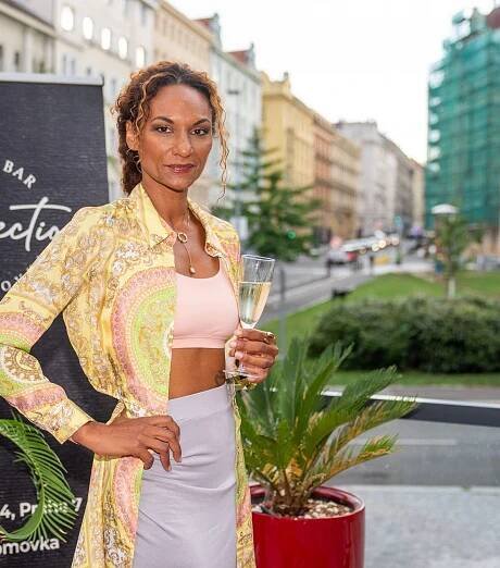 Lejla Abbasová s rodinou plánuje stěhování z Česka: Kam míří a co na to říká Michael Kocáb, s nímž má syna?