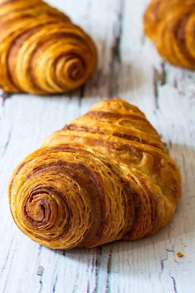 Flaky Cinnamon Rolls ('Franzbrötchen') - My German Table