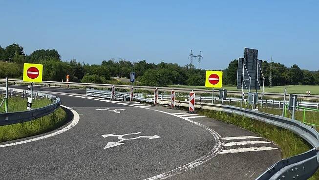 Na sjezdu z dálnice u Předotic byla nehoda. Zranili se při ní dva lidé